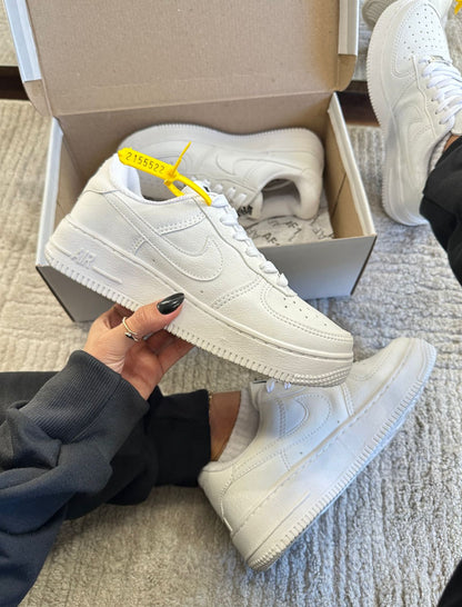 NIKE AIR FORCE 1 "TRIPLE WHITE"